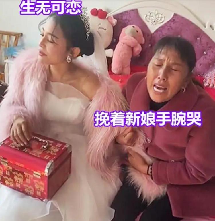 女儿出嫁妈妈泼水,女儿出嫁父亲哭的场面