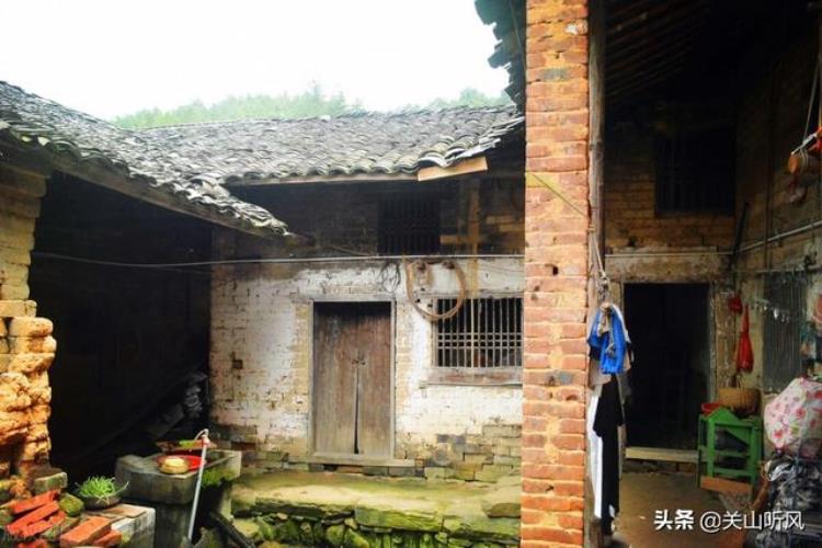 什么是披头房「农村俗语宁住披头房不住露骨屋何谓披头房与露骨屋」