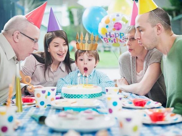 孩子过生日是选阳历还是阴历「孩子过生日选阴历还是阳历父母别不在意可有大差别」