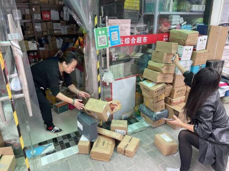 杭州双十一线下活动「小时小店的双11|一件赚3毛杭州这家小店已准备好迎接快递风暴」