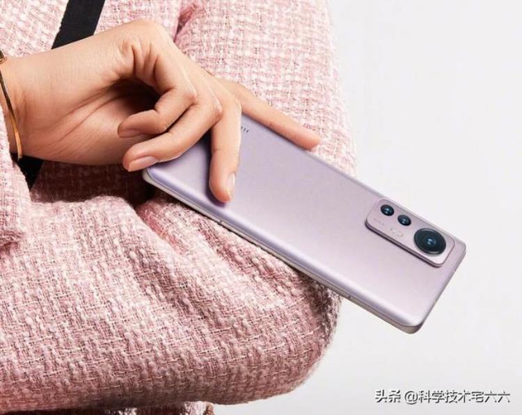 小米12还是iphone13「都是顶尖芯片小米12和iPhone13谁才是真旗舰」