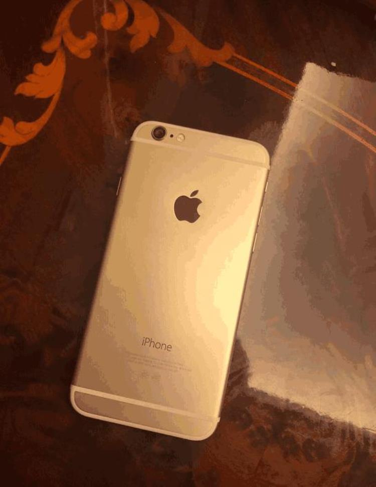 直播用苹果6「780元买iPhone6直播开箱当备用机还是不错的」