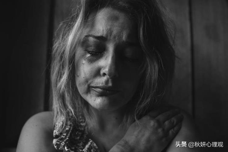 一个离婚的女人带着男孩你会要吗「带个拖油瓶是什么意思」