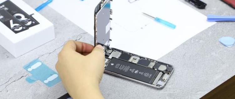 自己更换苹果11电池「iPhone11太贵教你自己动手换iPhone电池缝缝补补又一年」