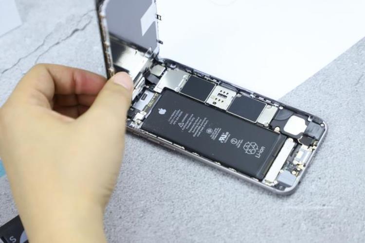 自己更换苹果11电池「iPhone11太贵教你自己动手换iPhone电池缝缝补补又一年」