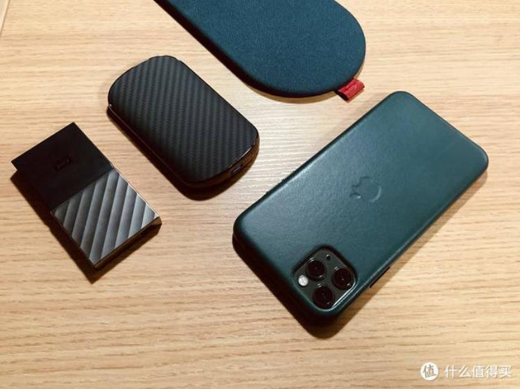 苹果官方手机壳皮革和液态硅胶那个好点「对你的iPhone好一点官方皮革液态硅胶买遍市场教你挑手机壳」