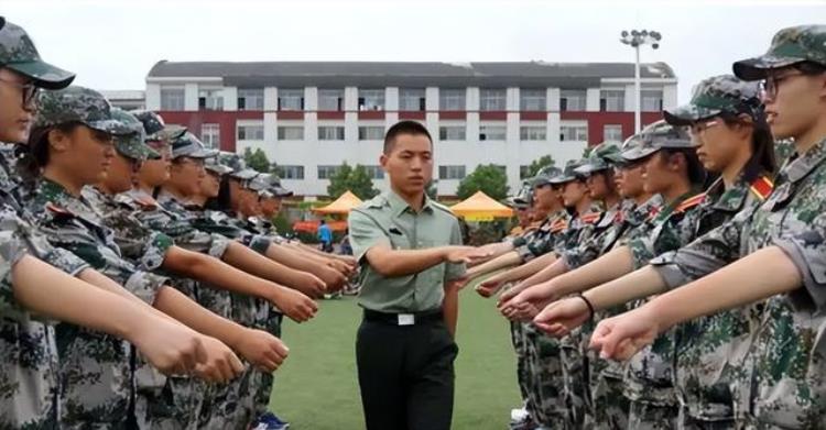 军训 事故「9月开学季来了学生军训事故频发制度事故还是人为过失」