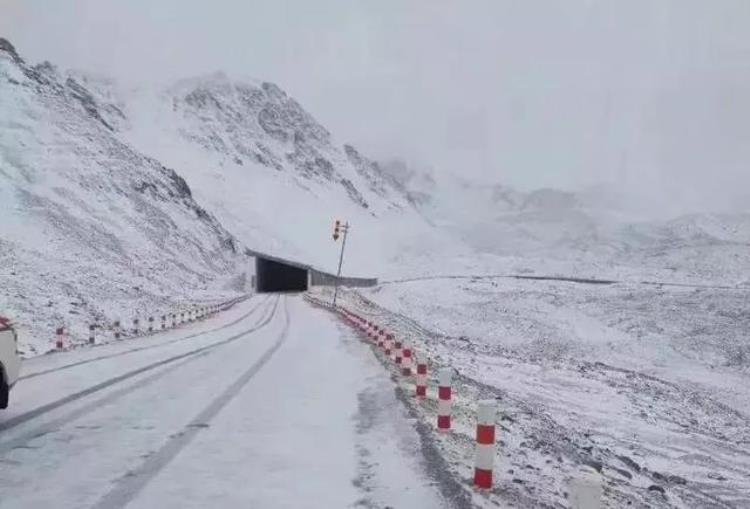 新疆又下大雪了「内地人都热哭了新疆9月竟然在下大雪还惊动了央视」