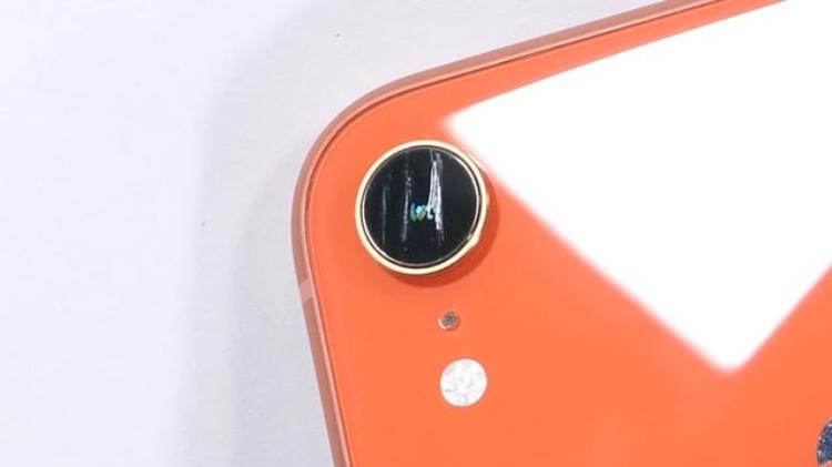 iphonexr的摄像头是蓝宝石的吗「iPhoneXR耐划测试镜头有蓝宝石加持边框表现一般」