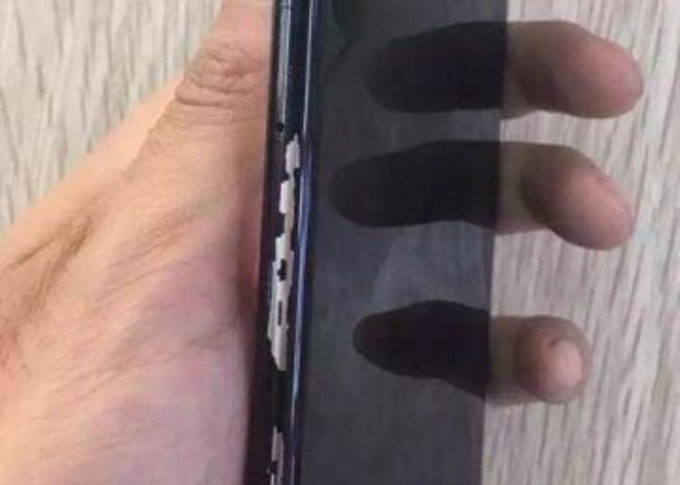 iphone11烂大街「iPhone11大型翻车现场购买第二天就刮伤上百人投诉有严重缺陷」