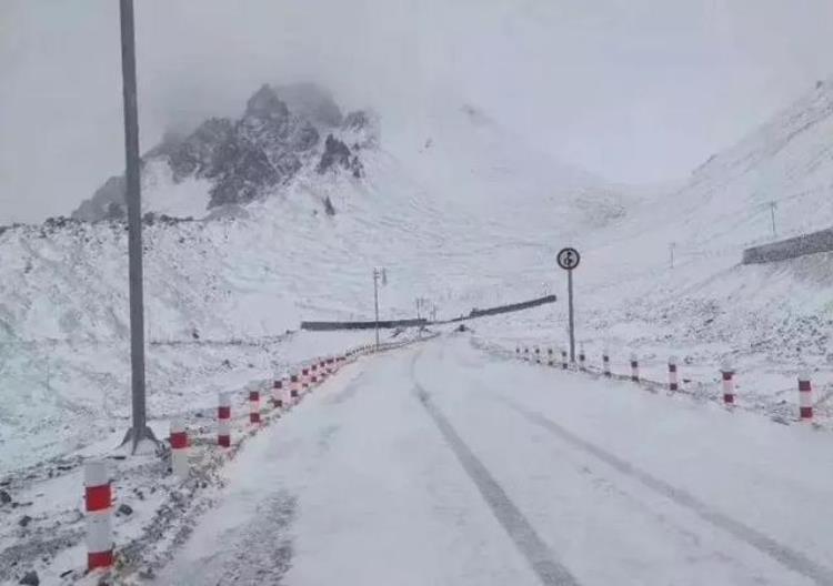 新疆又下大雪了「内地人都热哭了新疆9月竟然在下大雪还惊动了央视」