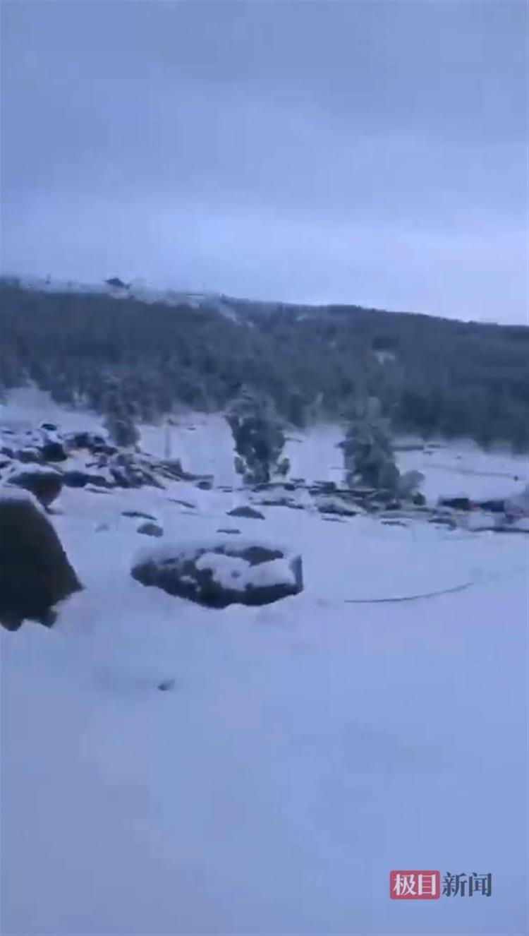 新疆阿勒泰大雪「南方正值酷暑新疆阿勒泰山区迎来初雪气象台比较少见」