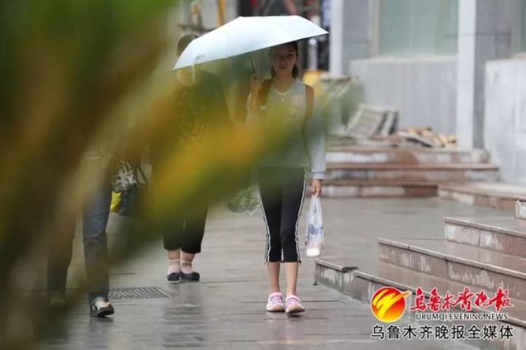 今年乌鲁木齐夏天热不热「俗话说夏至有雨三伏热今年乌鲁木齐会很热我们拭目以待」