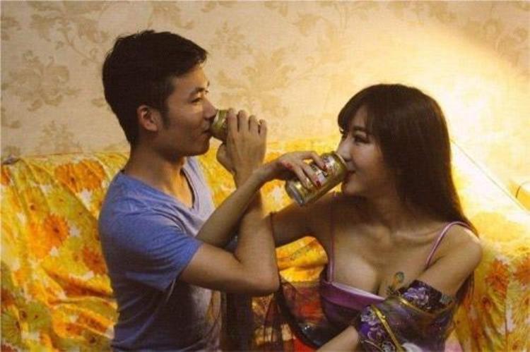 结婚为什么要喝交杯酒「交杯酒别乱喝揭秘结婚为何要喝交杯酒」