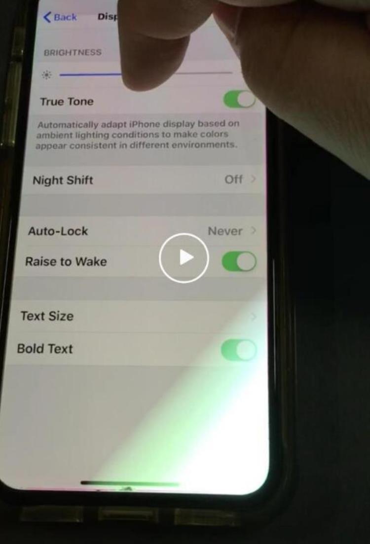 iphone出现绿屏问题应如何解决呢「iPhone出现绿屏问题应如何解决」
