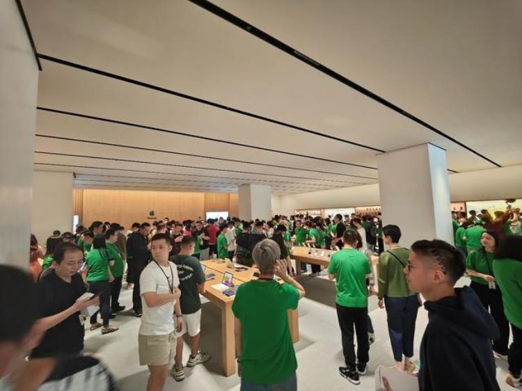 apple深圳分店「果粉狂欢深圳第2家AppleStore零售店开门迎客」