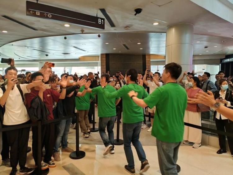 apple深圳分店「果粉狂欢深圳第2家AppleStore零售店开门迎客」