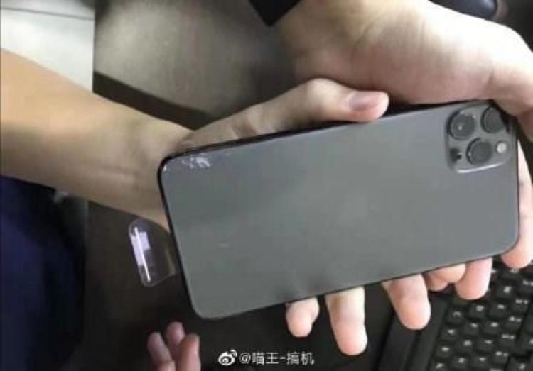 苹果11碎了「刚买的iPhone11就爆碎了官方维修最低628元最高4659元」