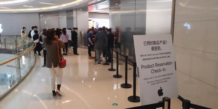 苹果12郑州报价「iPhone12系列开售后郑州情况如何暂时比较稀缺有黄牛加价2千」