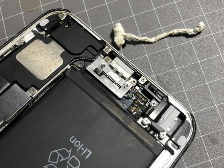 6s换音量键排线教程「天气冷了教大家更换下iPhone6Plus电池顺带换音量键排线总成」