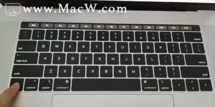 MacbookPro笔记本如何让TouchBar如何显示歌词