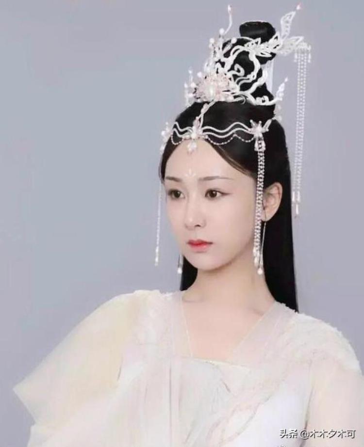 杨紫确认参演沉香如屑「是没有造型师了吗杨紫刚进组沉香如屑问题就来了」