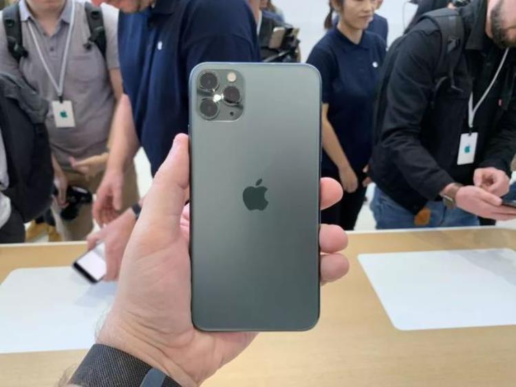 苹果发布会现场实拍iPhone11系列最低5499元iPadAppleWatch低调陪跑