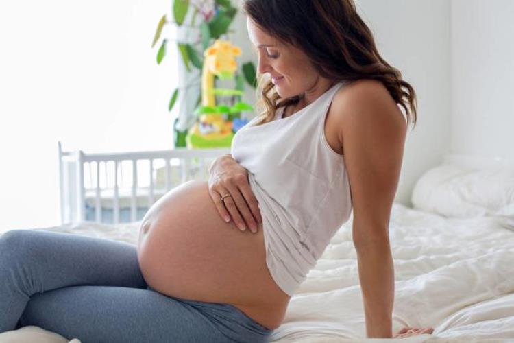 孕晚期 下腹隐痛「孕晚期孕妈下腹部隐隐痛有七种情况最后一种才是真要生了」