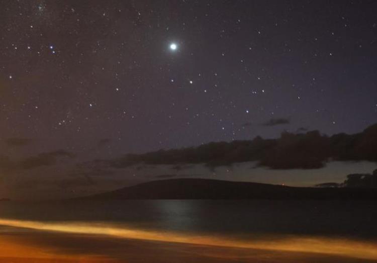 为什么飞机飞再高都不会碰到星星呢「在海拔9000米的高空为什么在飞机的窗外看不到星星」