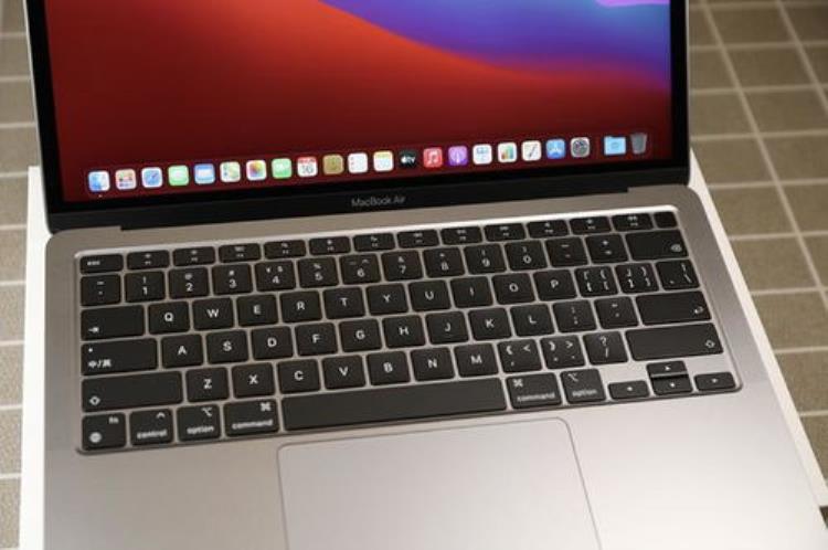 苹果macbookpro 15寸多少钱「苹果推出15英寸MacBookAir起售价10499元」