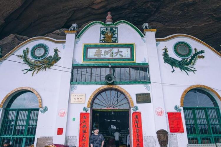 寺庙为什么一般都建在山上边「为什么寺庙喜欢建在山顶和洞穴看看这里就知道了」