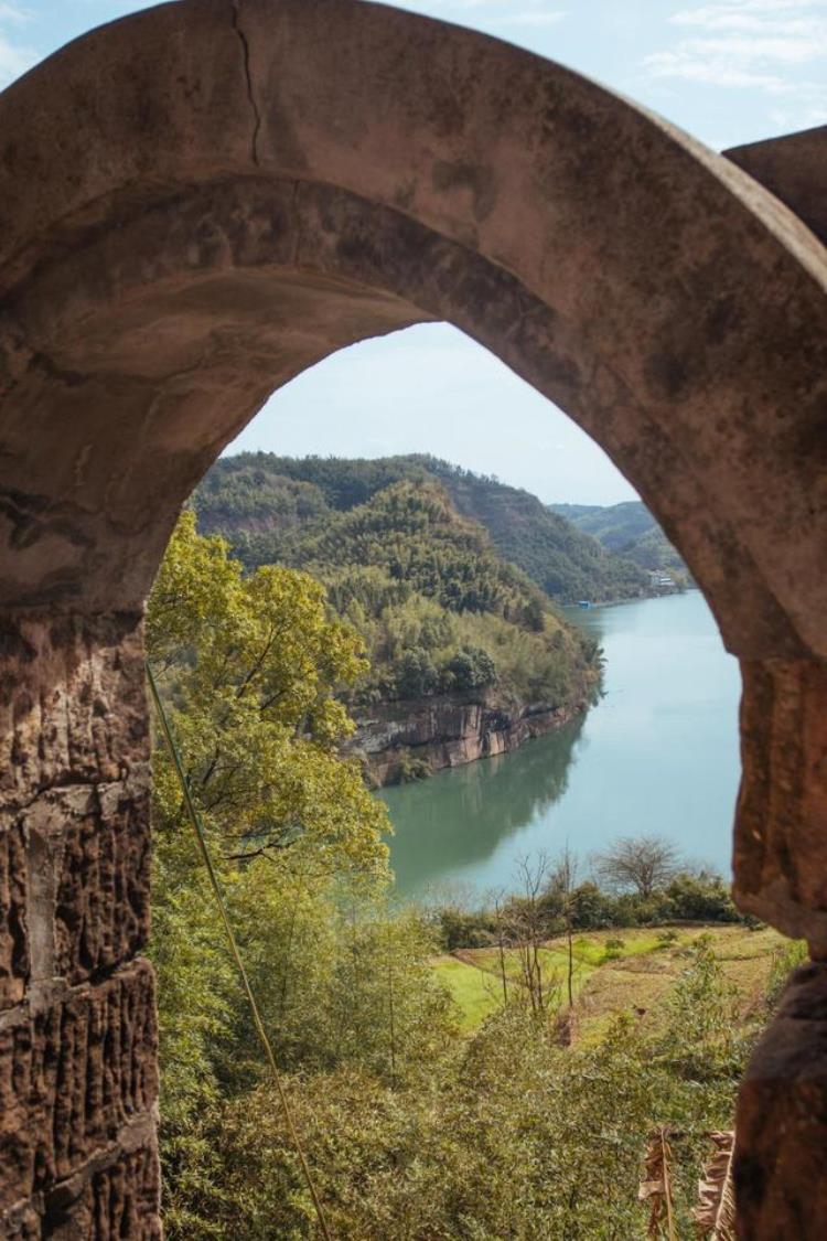 寺庙为什么一般都建在山上边「为什么寺庙喜欢建在山顶和洞穴看看这里就知道了」