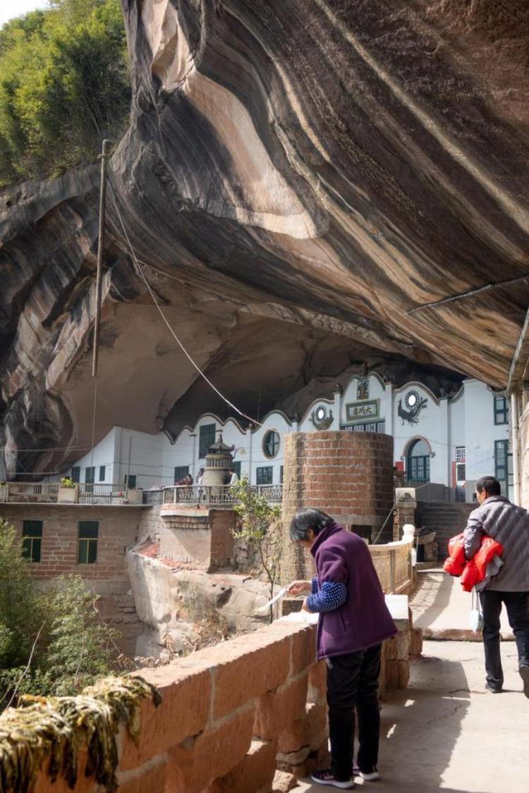 寺庙为什么一般都建在山上边「为什么寺庙喜欢建在山顶和洞穴看看这里就知道了」