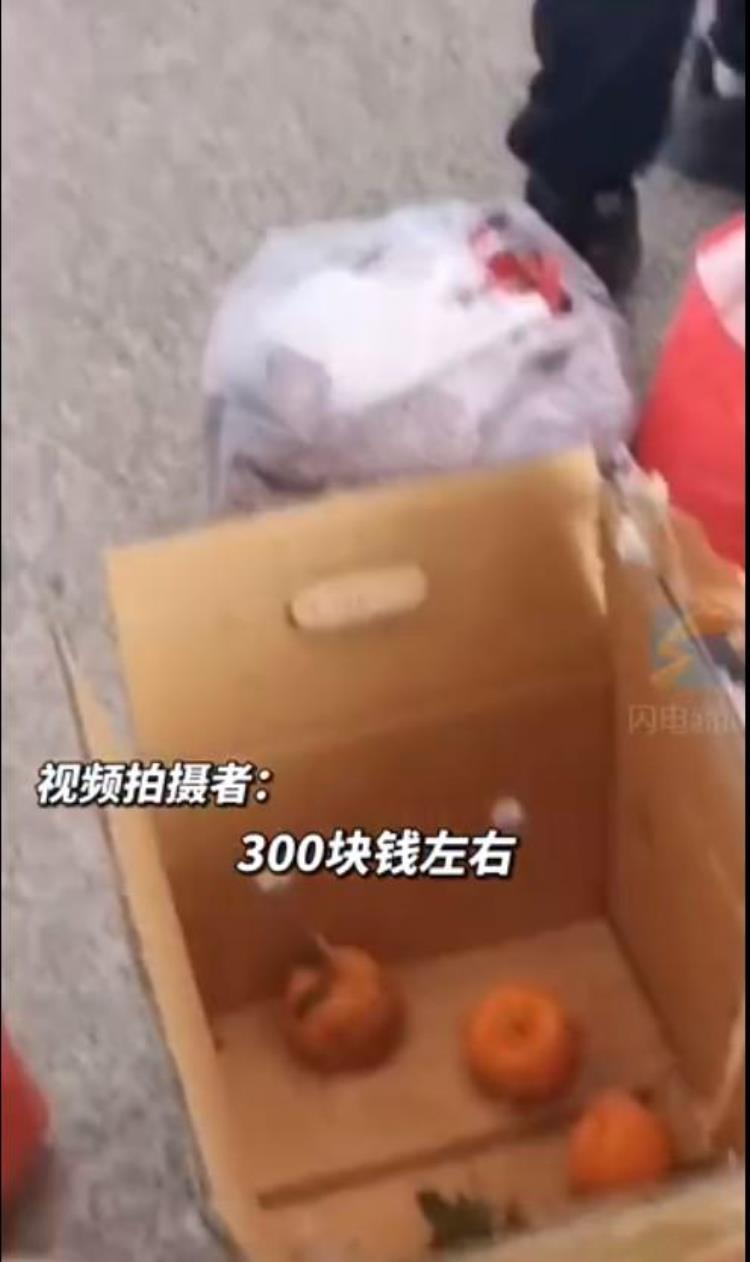 昆明机场食物贵吗「狠人嫌托运费贵4男子昆明机场半小时吃完60斤橘子」