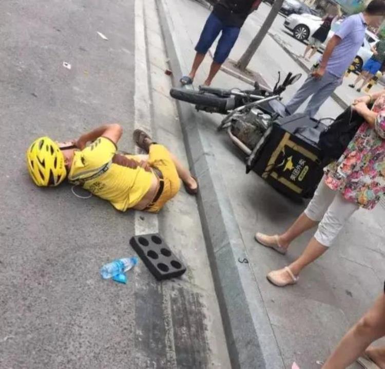 香港美团外卖工资待遇「香港美团马上要来了开始招兵买马了摩托车骑手月收入可达3万」