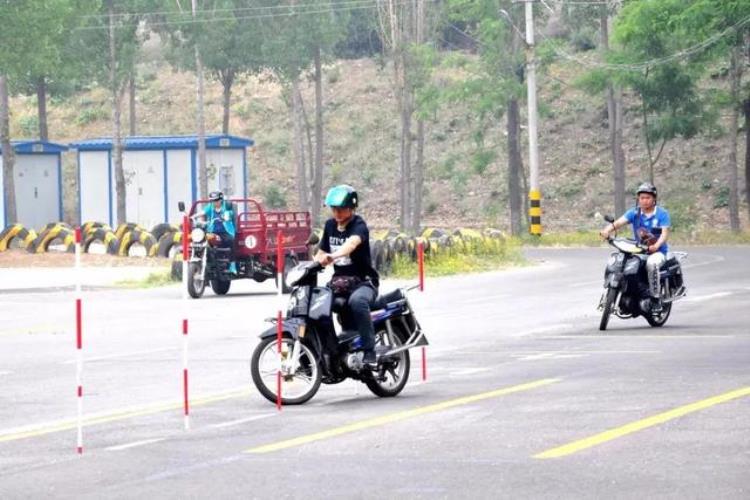 电动三轮车驾驶证考试流程「电动车三轮车也要考驾照交警考试流程及费用来了」