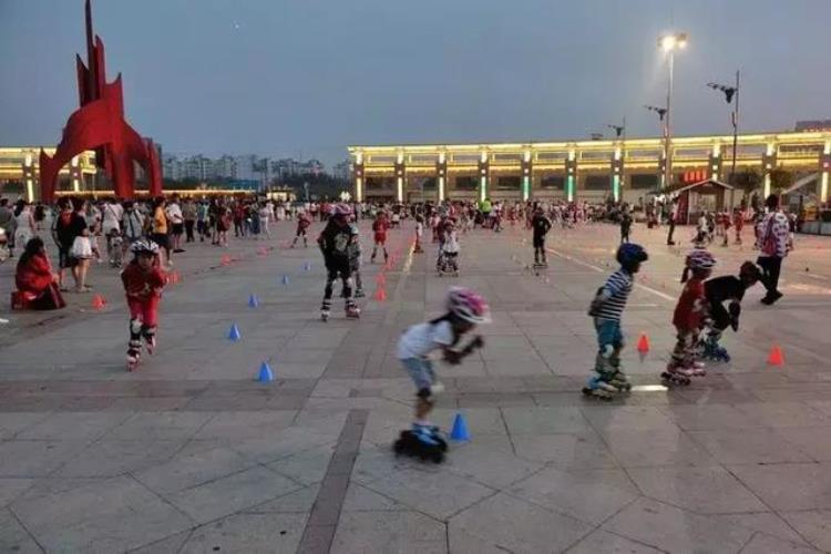 秦皇岛旅游夜市「秦皇岛夜场景区增至七家还有多个玩法解锁全新小岛夜生活」