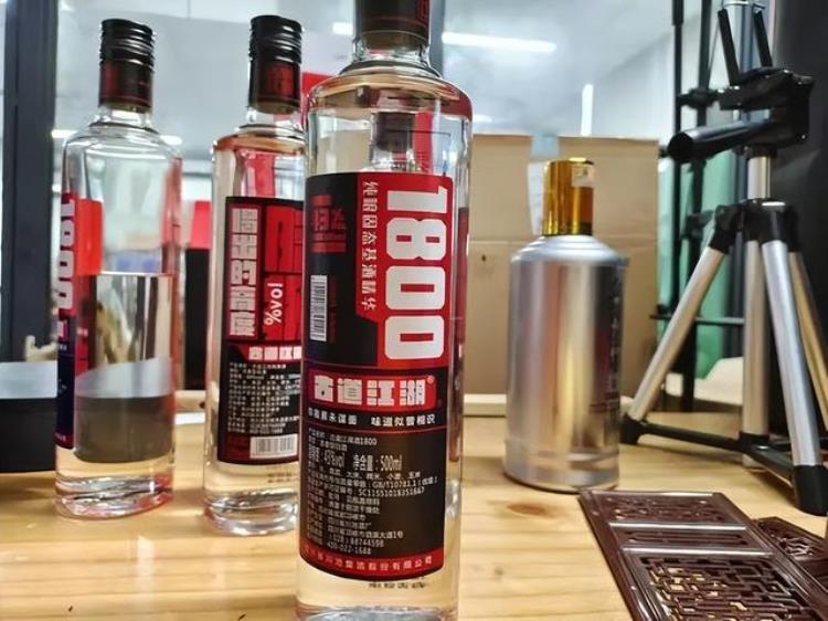 光瓶白酒哪个好「光瓶白酒凭啥能受到大家欢迎行家道出2个原因清醒无数人」