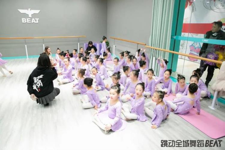 孩子上舞蹈课时家长应该旁听吗「孩子上舞蹈课时家长应该旁听吗」