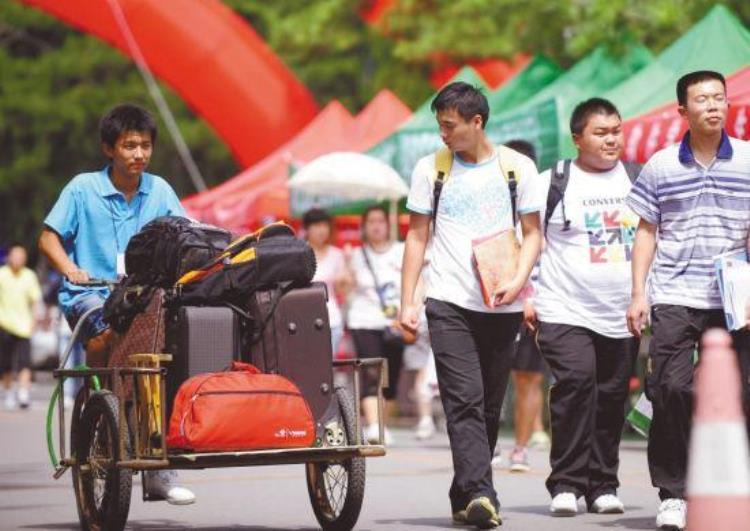 大学报到家长一定要跟去「大学新生报到为何要家长陪同过来人一语指破这3方面很重要」