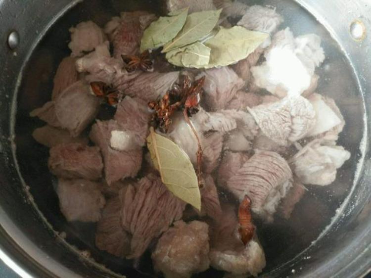 花生炖牛肉的做法「原来花生牛肉汤这样做更美味暖心暖胃三天两头做一次吃嗨了」