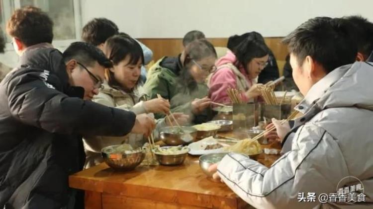 汤的味道就是家的味道「再寻常不过的一碗汤咋就让食客喝出了老家的味道」