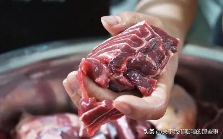 牛肉干湿的和干的区别「买牛肉选湿润还是干燥的区别很大记住4个字不会错」