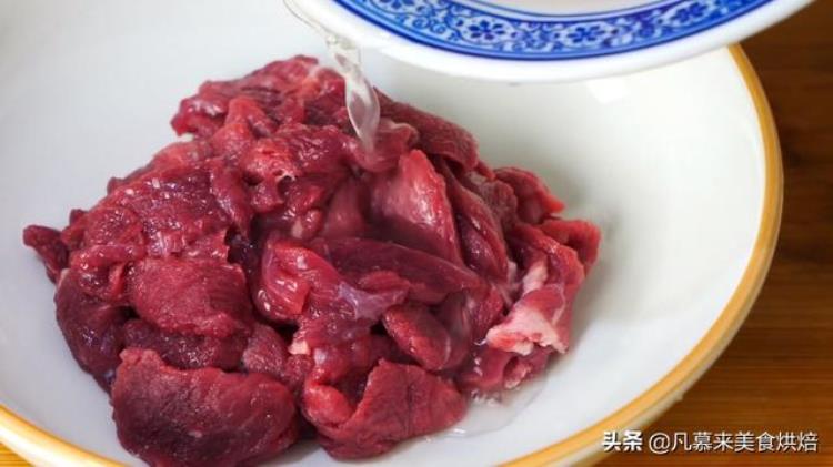 炖牛肉能不能放大料和花椒「牛肉忌放什么调料花椒大料葱醋都是常用的赶紧看看吧」