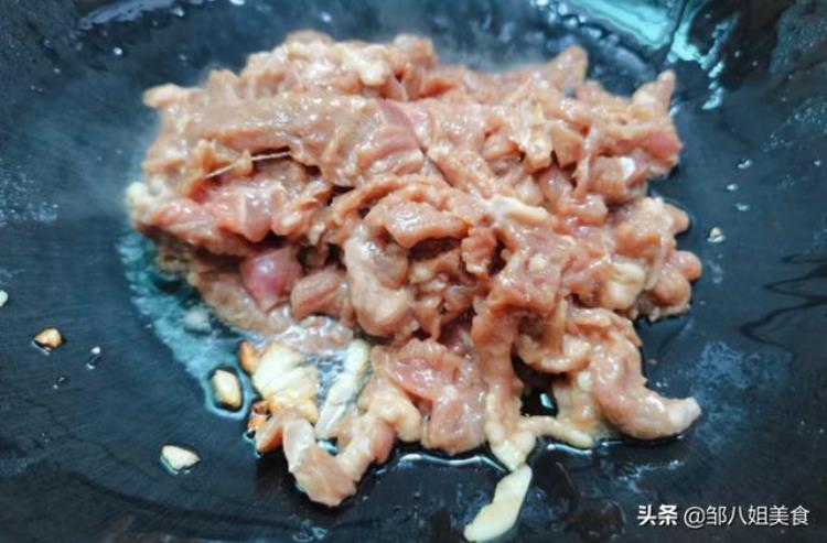 炒的牛肉如何腌制「炒牛肉时牢记腌制方法炒好不怕嚼不动每一口都嫩滑味香」