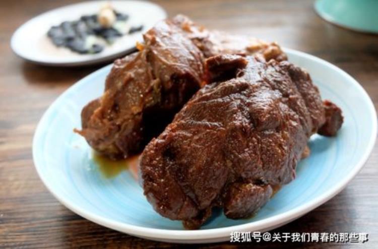 酱牛肉怎么做肉嫩不柴「酱牛肉干柴不成形看厨师长如何操作酱红肉嫩切片不散有技巧」