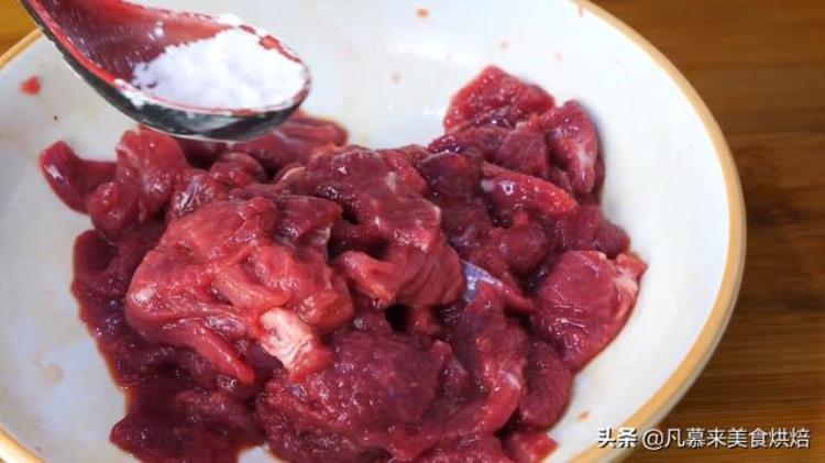 炖牛肉能不能放大料和花椒「牛肉忌放什么调料花椒大料葱醋都是常用的赶紧看看吧」