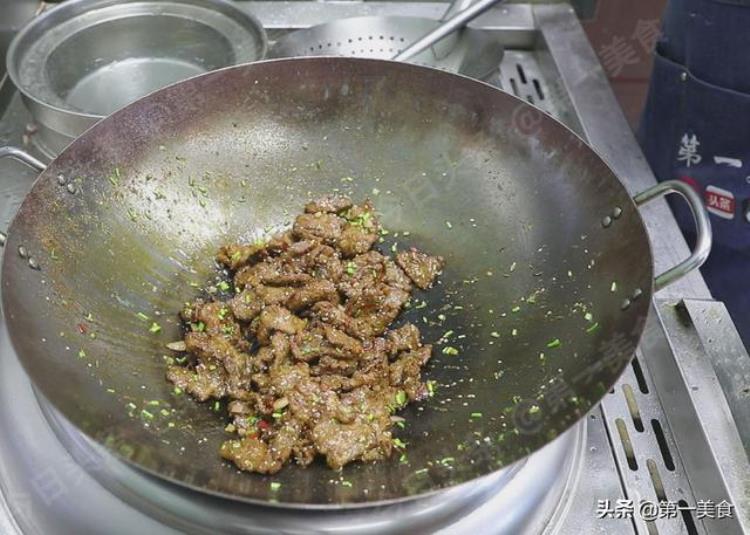 牛肉焯水再炒会老吗「牛肉为何一炒就老别只会焯水牢记这2步牛肉鲜嫩入味」