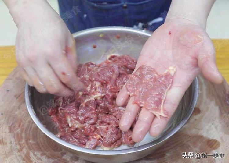 牛肉焯水再炒会老吗「牛肉为何一炒就老别只会焯水牢记这2步牛肉鲜嫩入味」