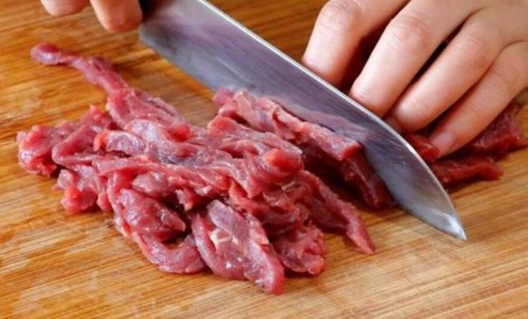 炒的牛肉如何腌制「炒牛肉时牢记腌制方法炒好不怕嚼不动每一口都嫩滑味香」